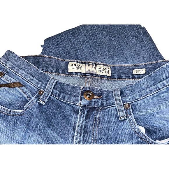 Ariat M4 Legacy Jeans Mens 30x32* Blue Relaxed Boot Cut Denim Stretch Western - Picture 2 of 6